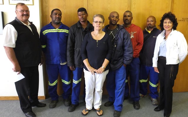 Vlnr is mnr Francois Myburgh, JJ Engel, J Damon, Sannette Otto, J Joemat, GG Phillips, F Booysen en rdl Riana de Coning 